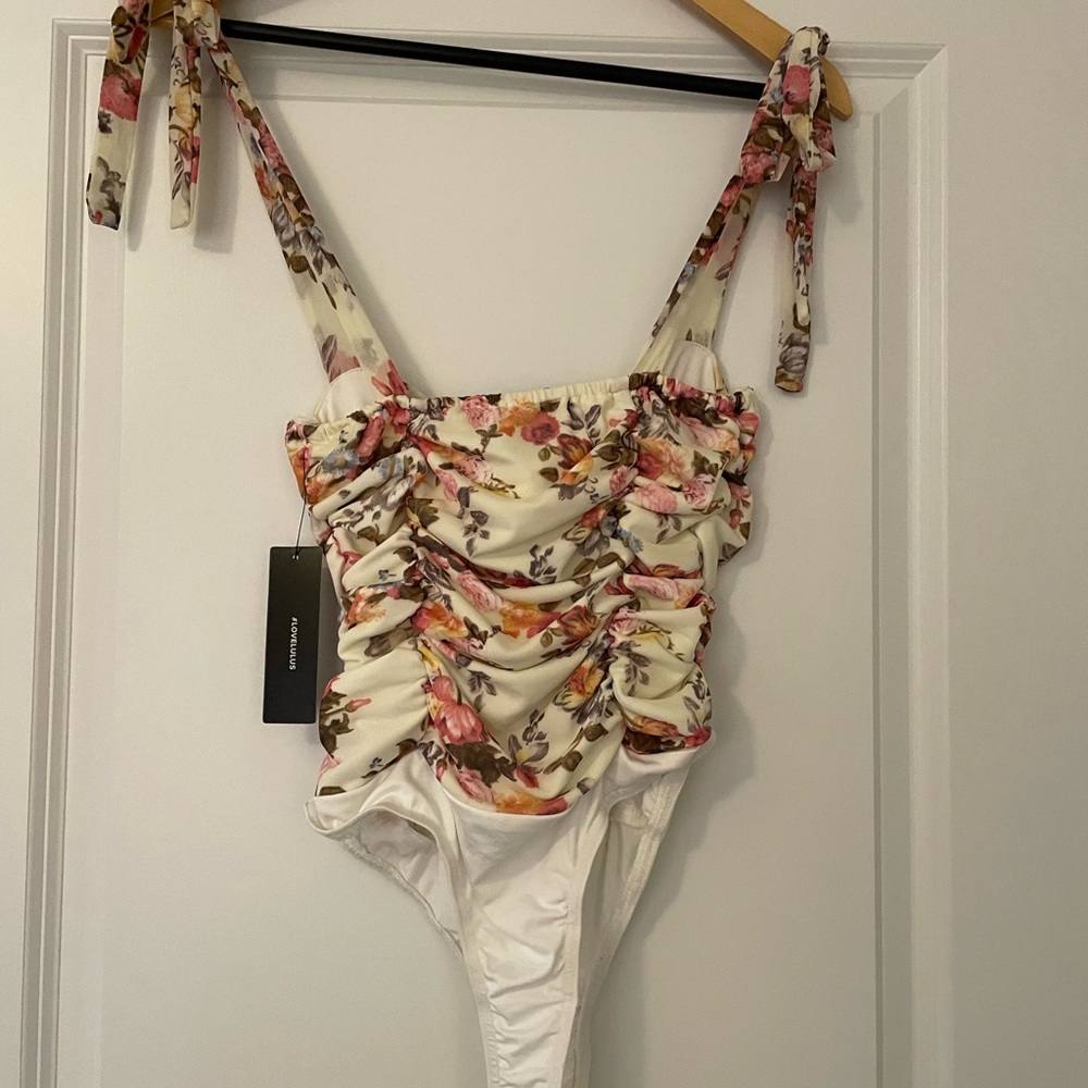 Lulu's Floral Print Bodysuit in Cream and Pink NWT! - Picture 8 of 11